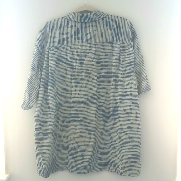 Men's Tommy Bahama Blue and White Casual Button Down 100% Silk Shirt size XL - Picture 3 of 7